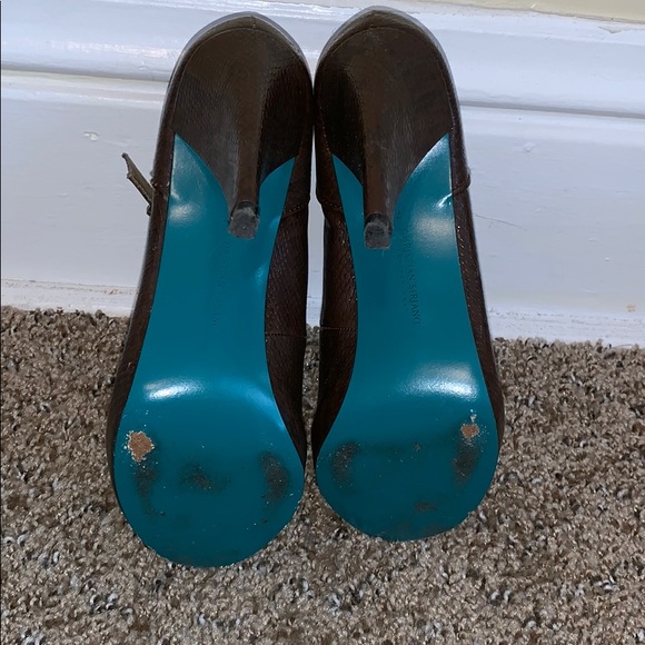 Christian Siriano brown snakeskin peep toe heels - Picture 5 of 5